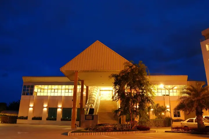 Ратчабури: Western Grand Hotel Ratchaburi (SHA Extra Plus)