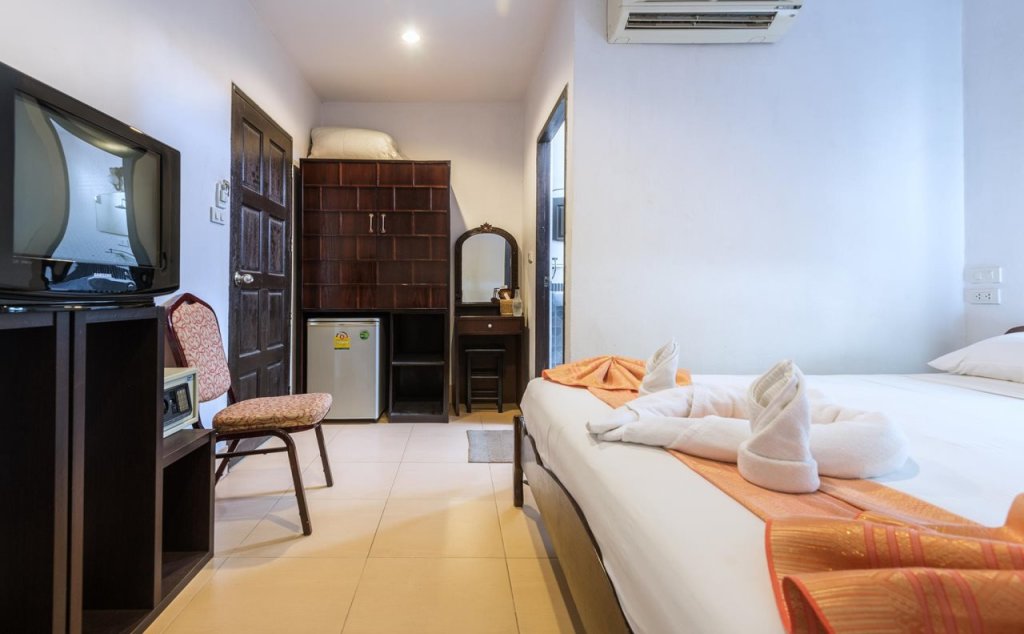Кату: Again Thaicharm House at Patong Beach