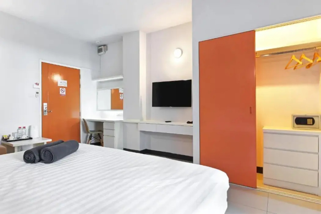 Самутпракан: Fullroom 77 Srinakarin