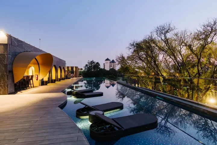 Чиангмай: Cross Chiang Mai Riverside