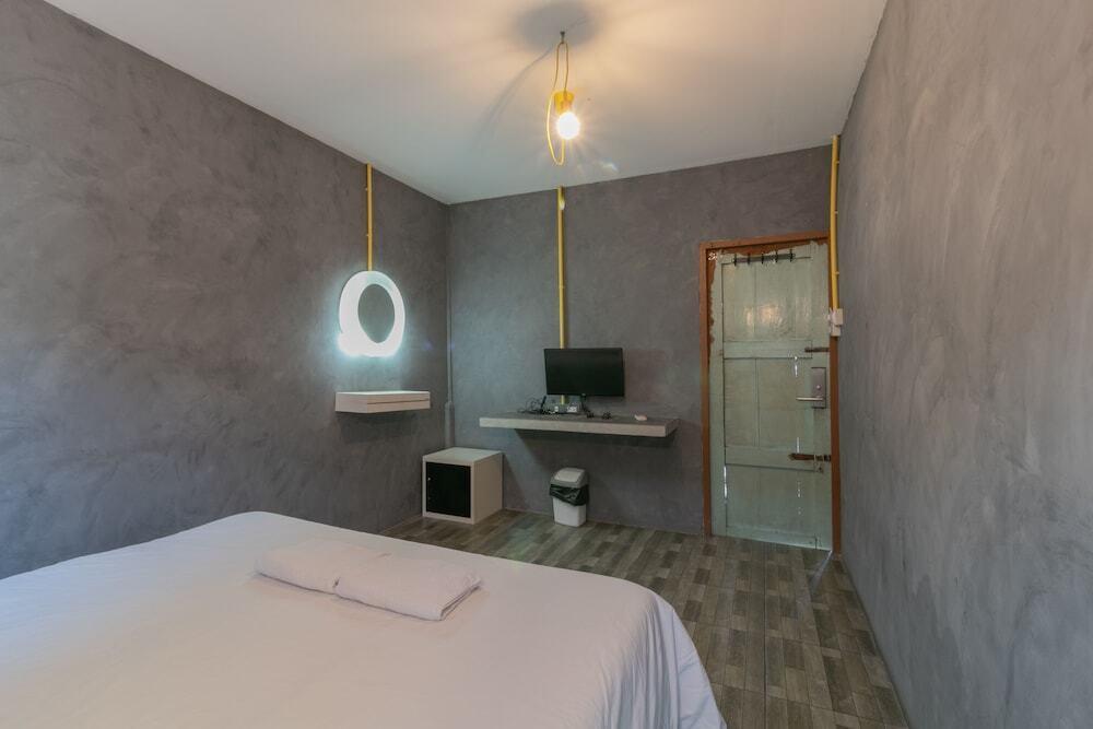Бангкок: M Gray Hostel & Cafe