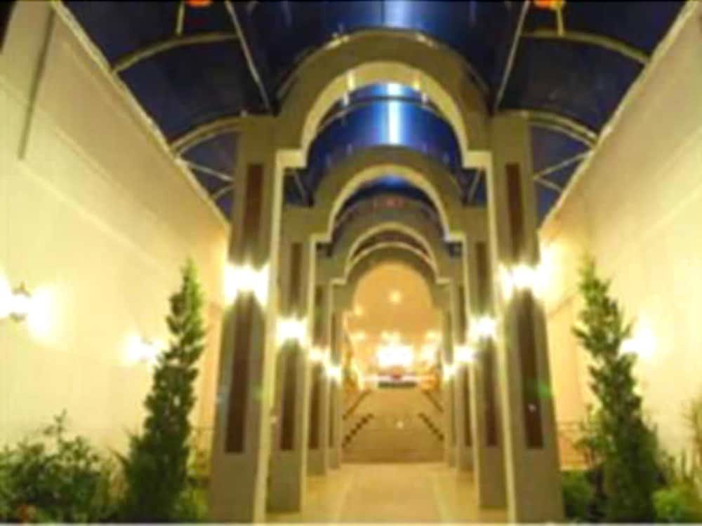 Чайнат: Chainat Thani Hotel