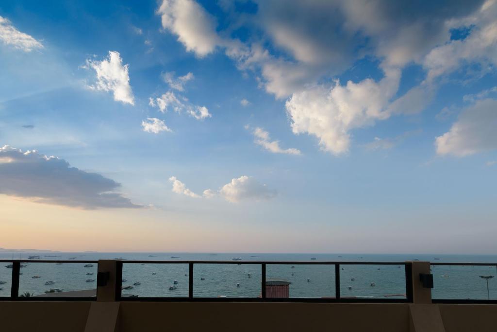 Паттайя: Deep Blue Z10 Pattaya