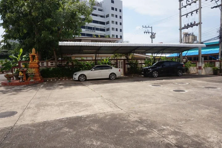 Кхлонг-Янг: M In Korat