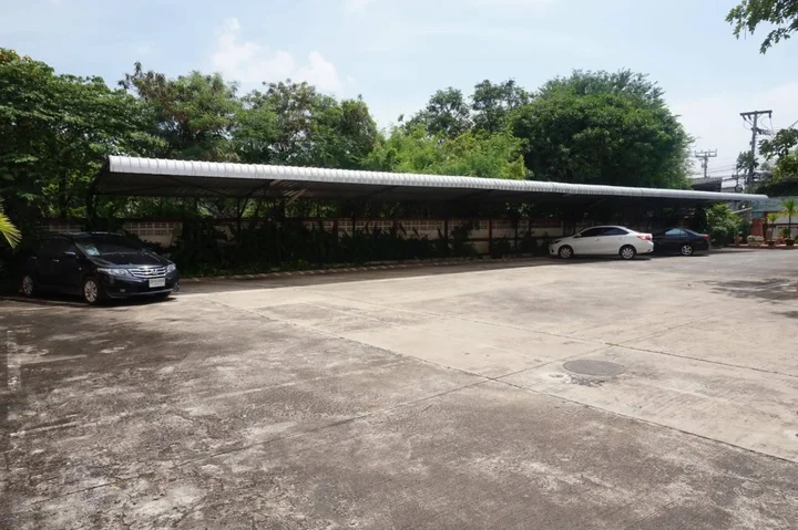 Кхлонг-Янг: M In Korat