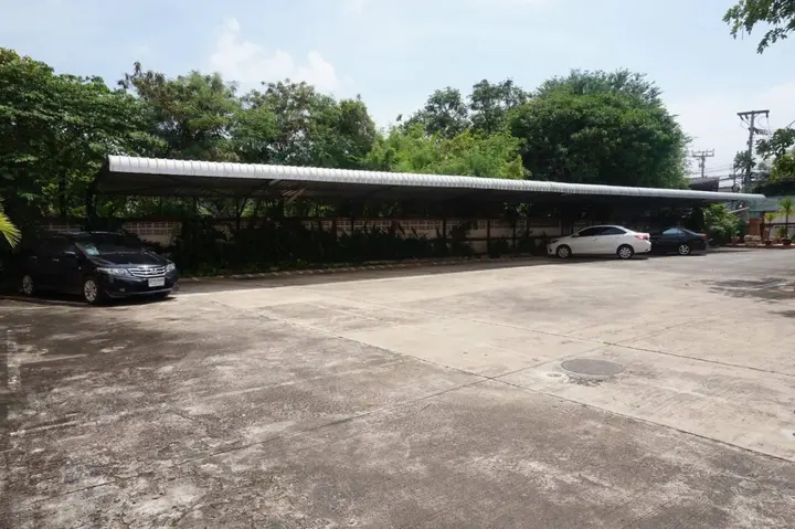 Кхлонг-Янг: M In Korat
