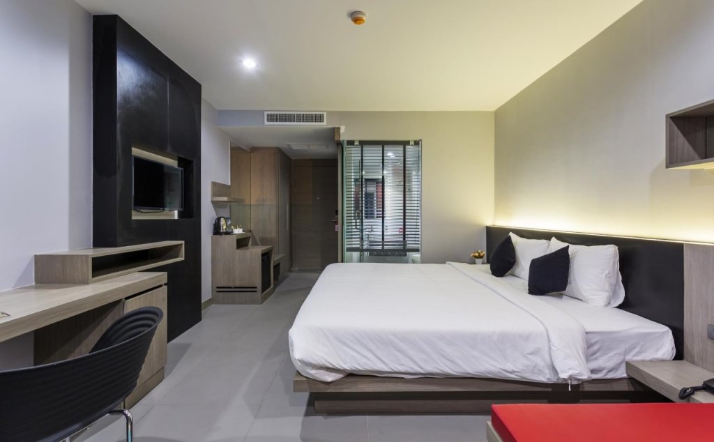 Пхукет: Neon Patong Hotel