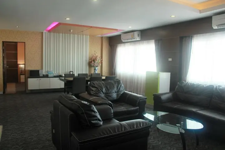 Садао: M Hotel Danok