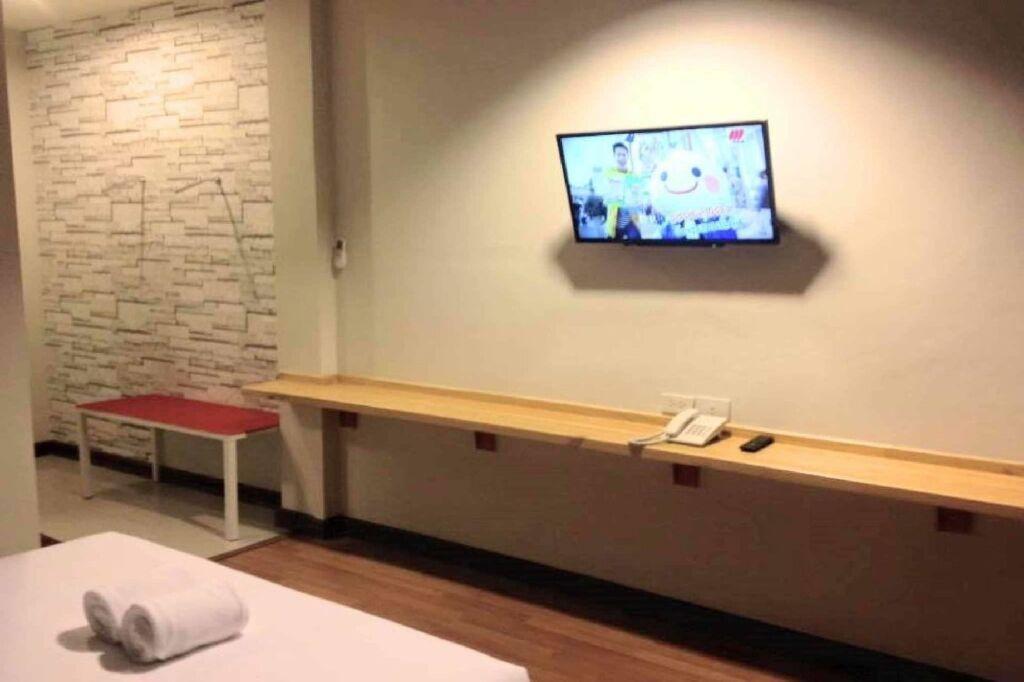 Бури Рам: The Zell Budget Hotel Buriam