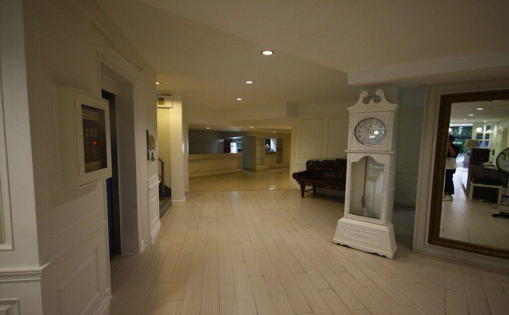 Бури Рам: White Day Hotel