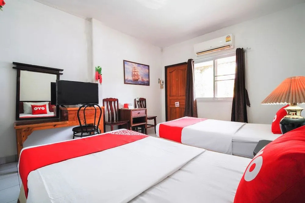 Саттахип: OYO 654 Samanmit Inn Hotel