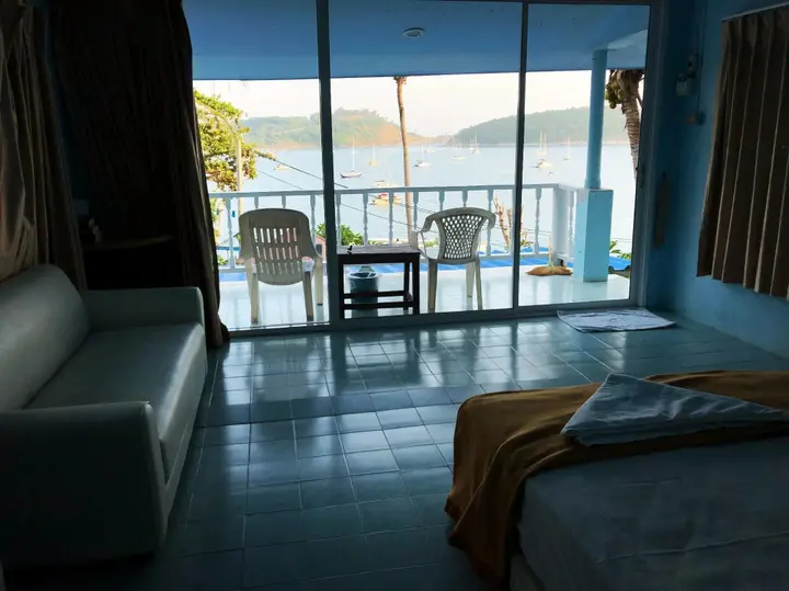 Муанг: Naiharn On the Rock Resort