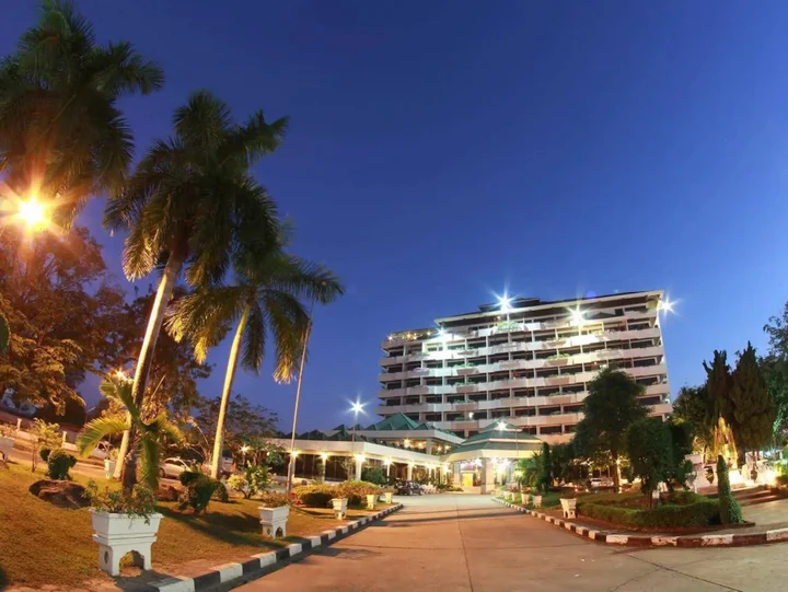 Нонгкхай: Grand Paradise Nongkhai