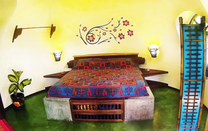 Ко Паям: Flower Power Village