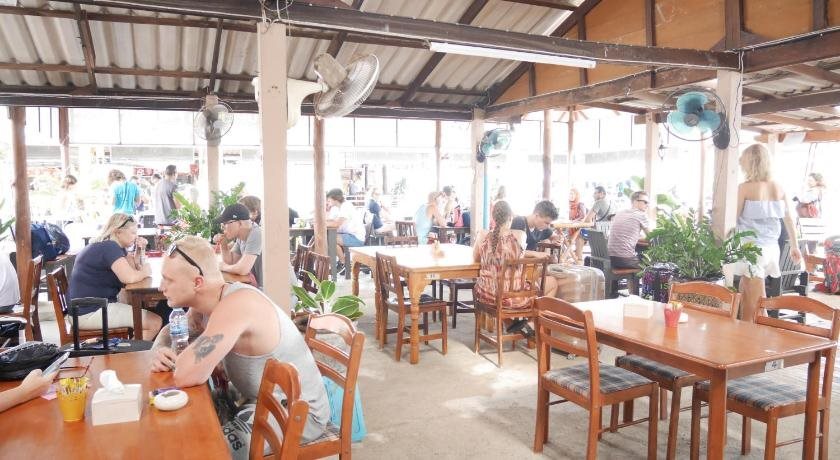 Ланта: At Pier Hostel Lanta