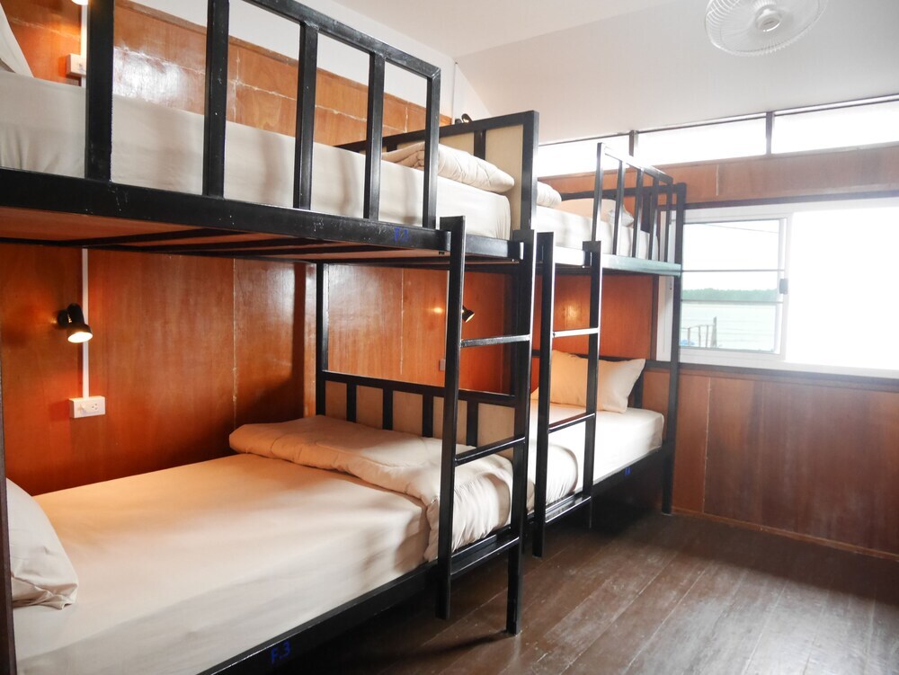 Ланта: At Pier Hostel Lanta