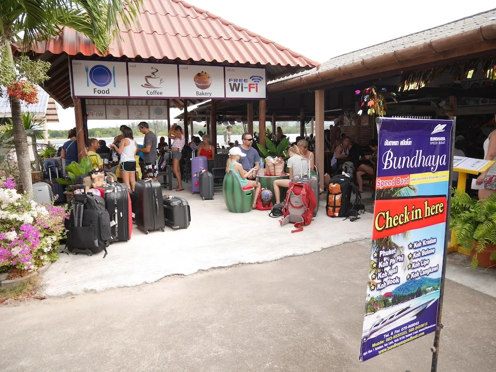 Ланта: At Pier Hostel Lanta