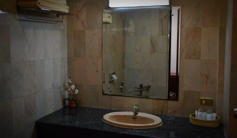 Кхэм Сон: Lom Sak Nattirat Hotel