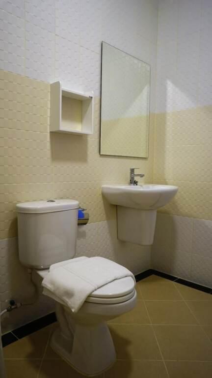 Кхлонг-Янг: The Color Place Apartment