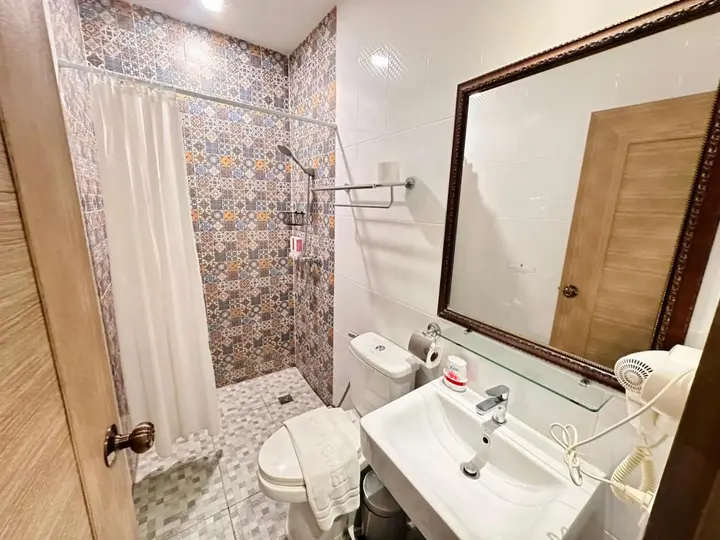 Тхаланг: The Luna Hostel