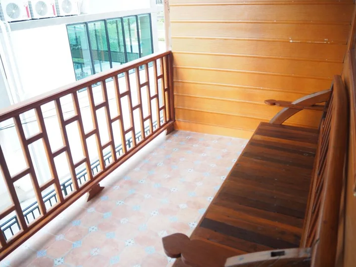 Тхаланг: The Luna Hostel