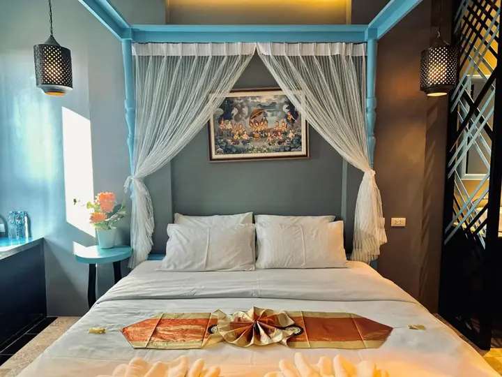 Тхаланг: The Luna Hostel