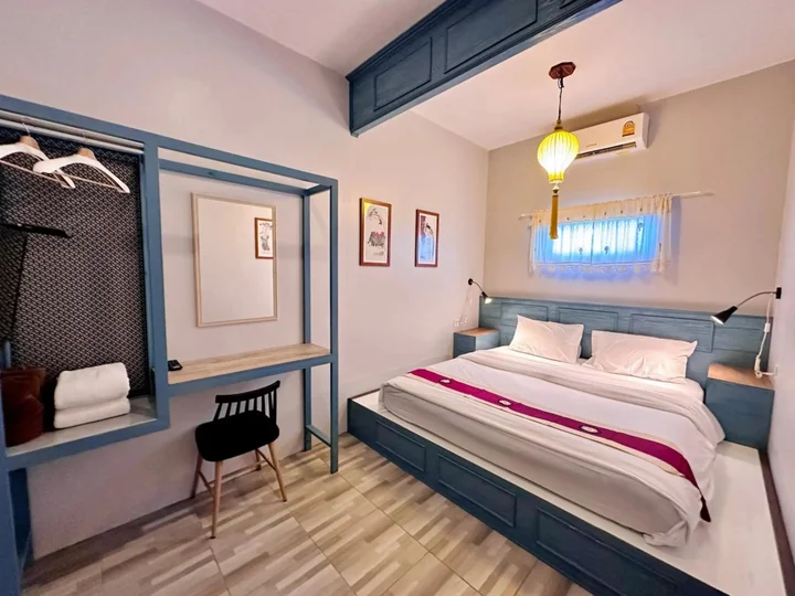 Тхаланг: The Luna Hostel