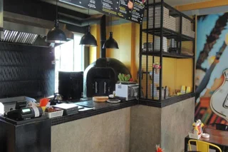 Кату: California Wings and Pizza Hotel