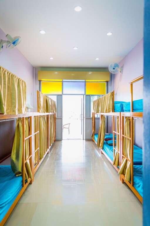 Чумпхон: Railway Hostel - Adults Only