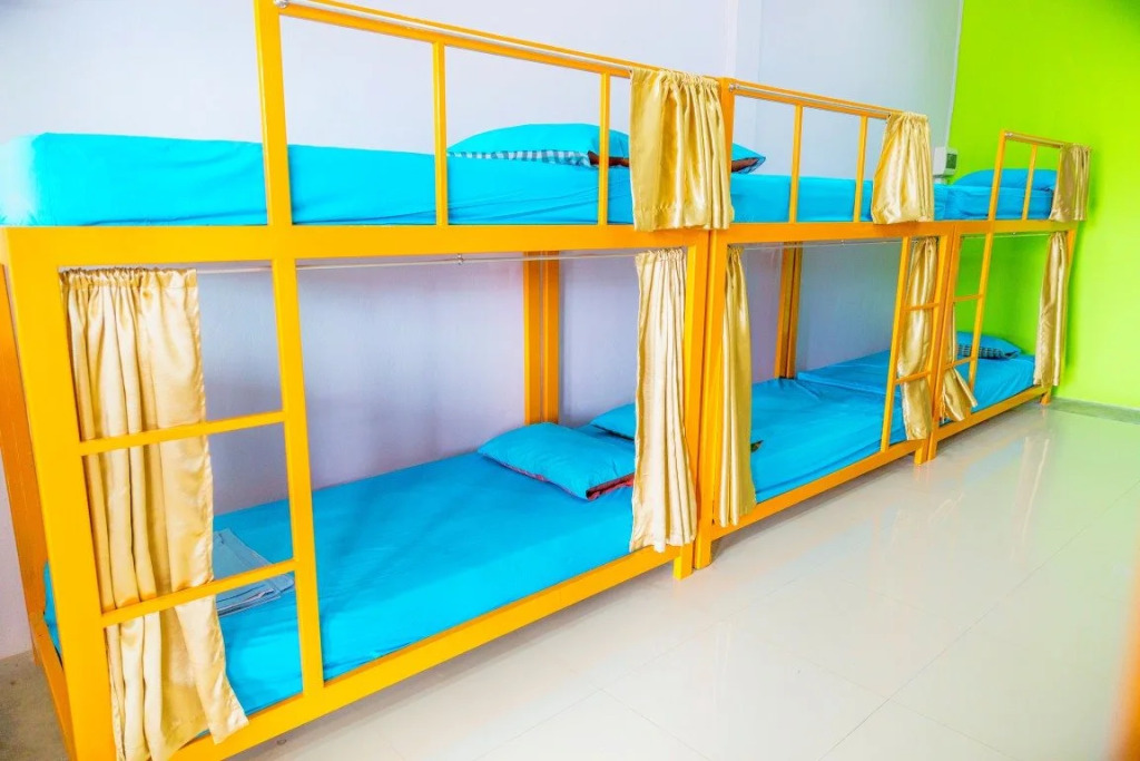 Чумпхон: Railway Hostel - Adults Only