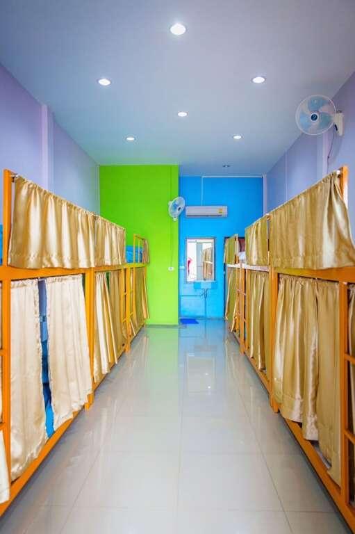 Чумпхон: Railway Hostel - Adults Only