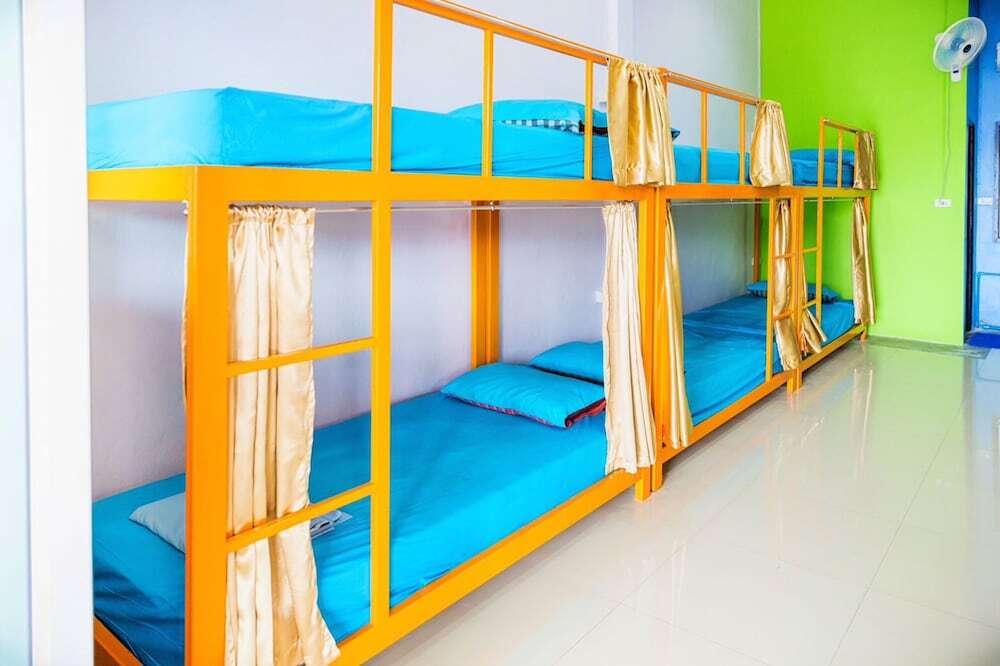 Чумпхон: Railway Hostel - Adults Only