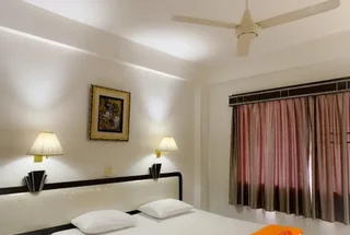 Накхонситхаммарат: Thai Hotel