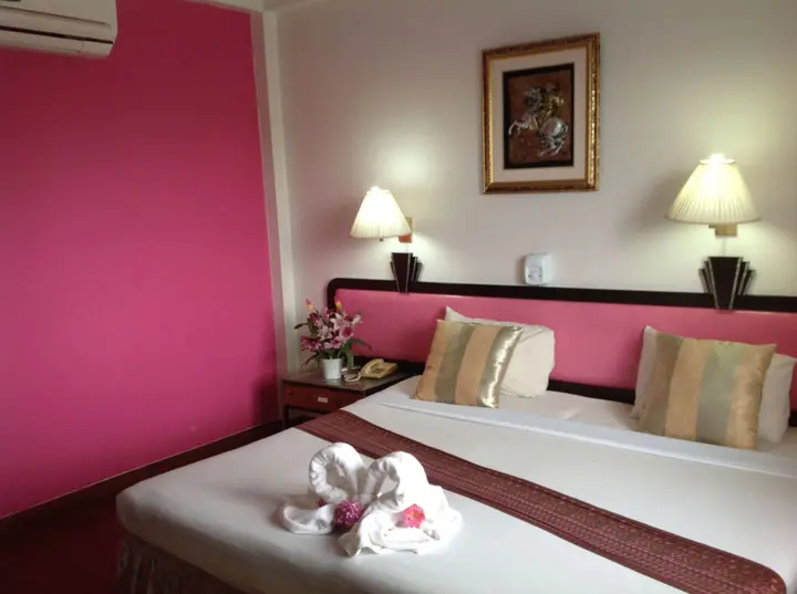 Накхонситхаммарат: Thai Hotel