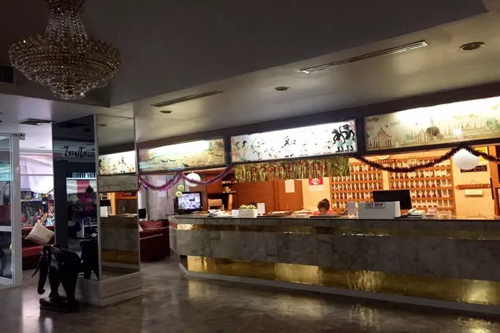Накхонситхаммарат: Thai Hotel