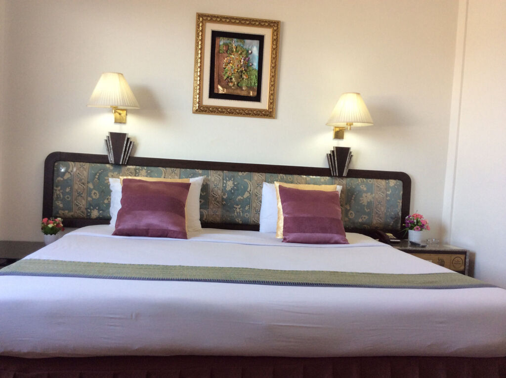 Накхонситхаммарат: Thai Hotel