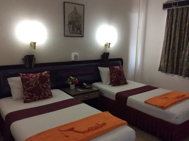 Накхонситхаммарат: Thai Hotel