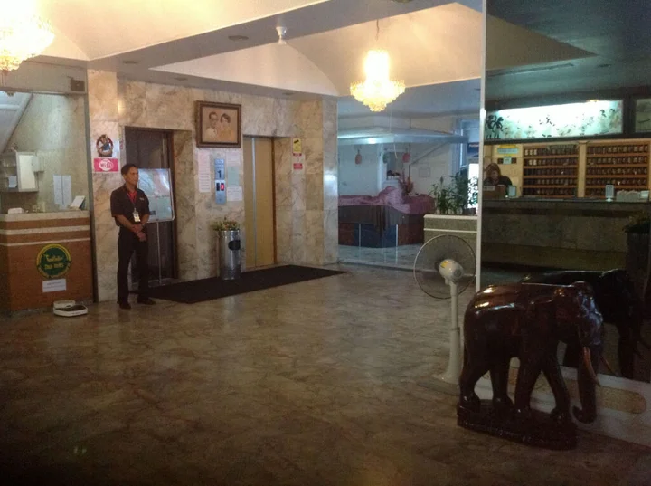 Накхонситхаммарат: Thai Hotel