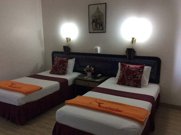 Накхонситхаммарат: Thai Hotel