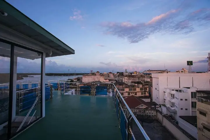 Сураттхани: The Port Hostel