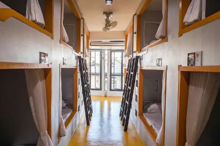 Сураттхани: The Port Hostel