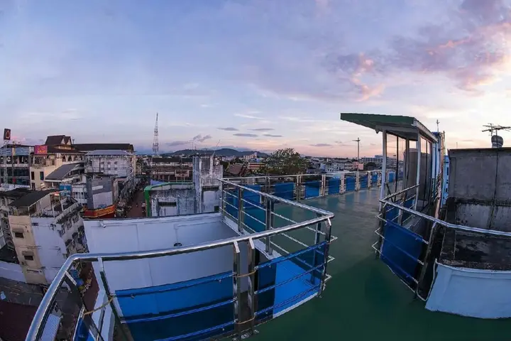 Сураттхани: The Port Hostel