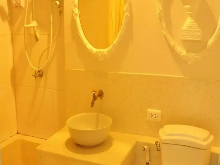 Кхлонг-Янг: Hotel B