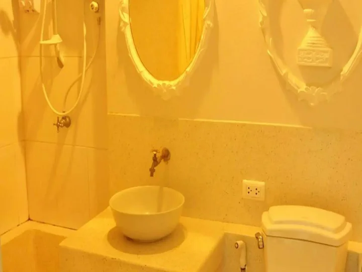 Кхлонг-Янг: Hotel B