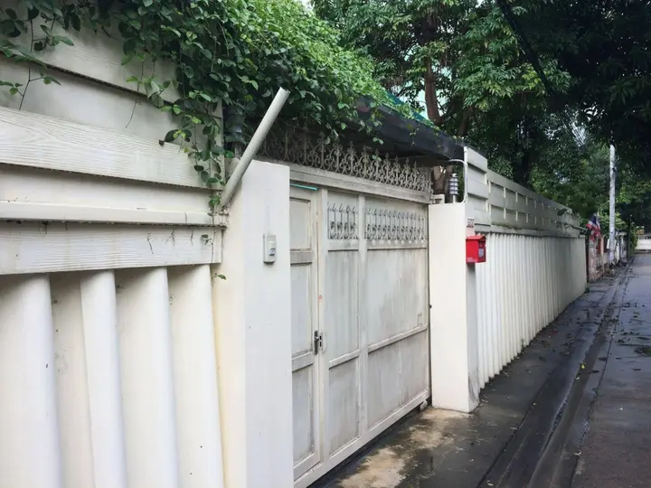 Бангкок: Ratchayothin Cottage