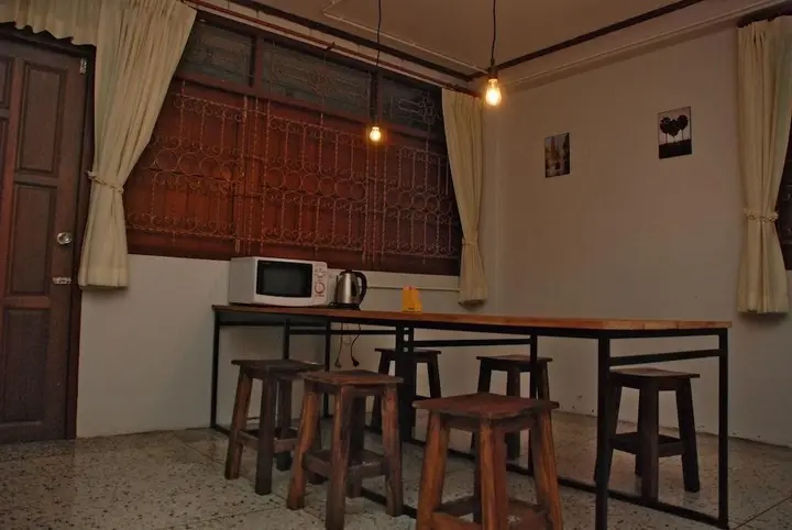 Пхетчхабури: ME HUG Hostel&Restaurant