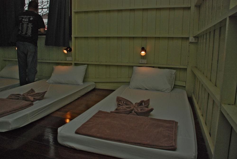 Пхетчхабури: ME HUG Hostel&Restaurant