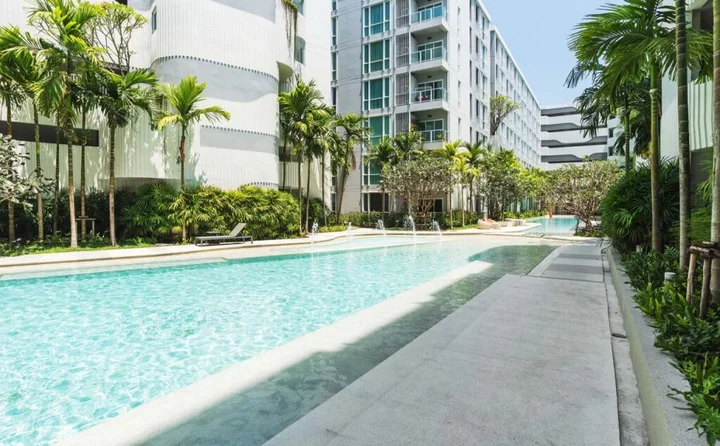 Муанг: Favstay - The Base Downtown Phuket