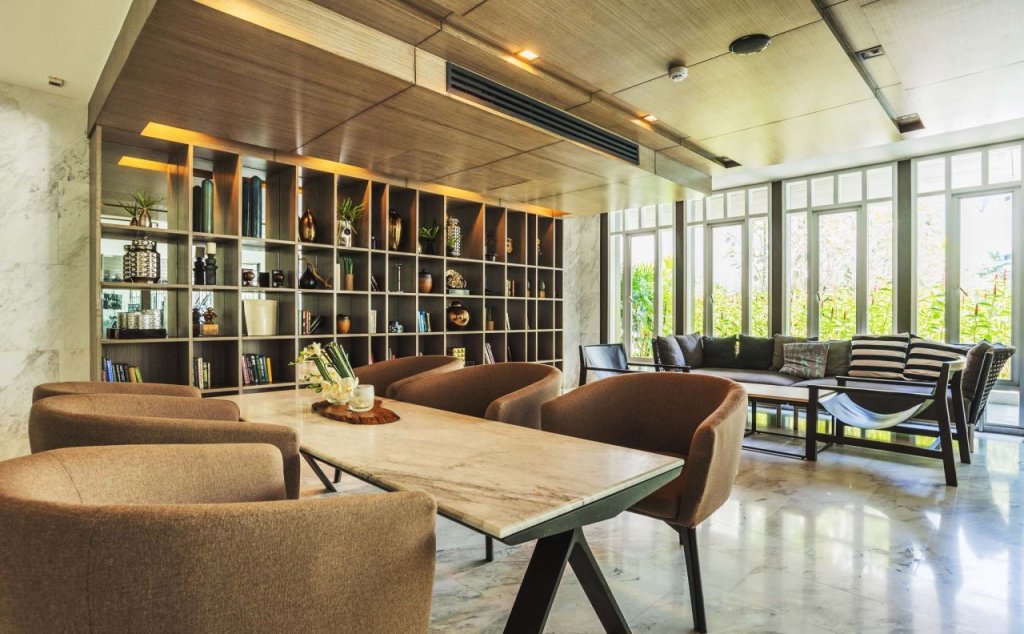 Муанг: Favstay - The Base Downtown Phuket