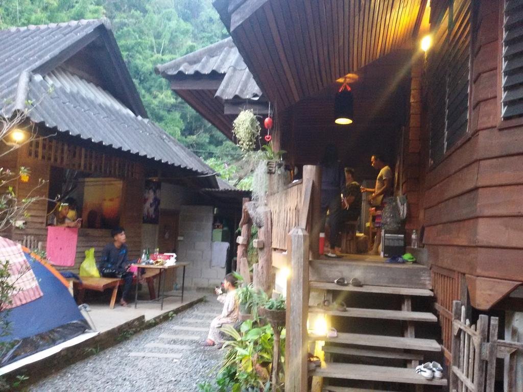 Мае-Он: 清迈湄康蓬胡安伯格哈格酒店(Maekampong Huean Bog Hug Chiangmai)